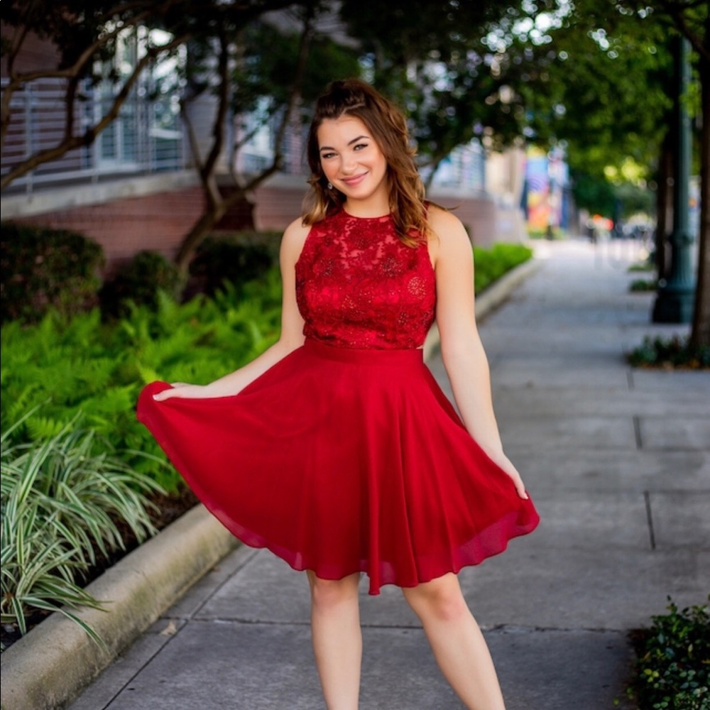 Back less marron (red) homecoming dress